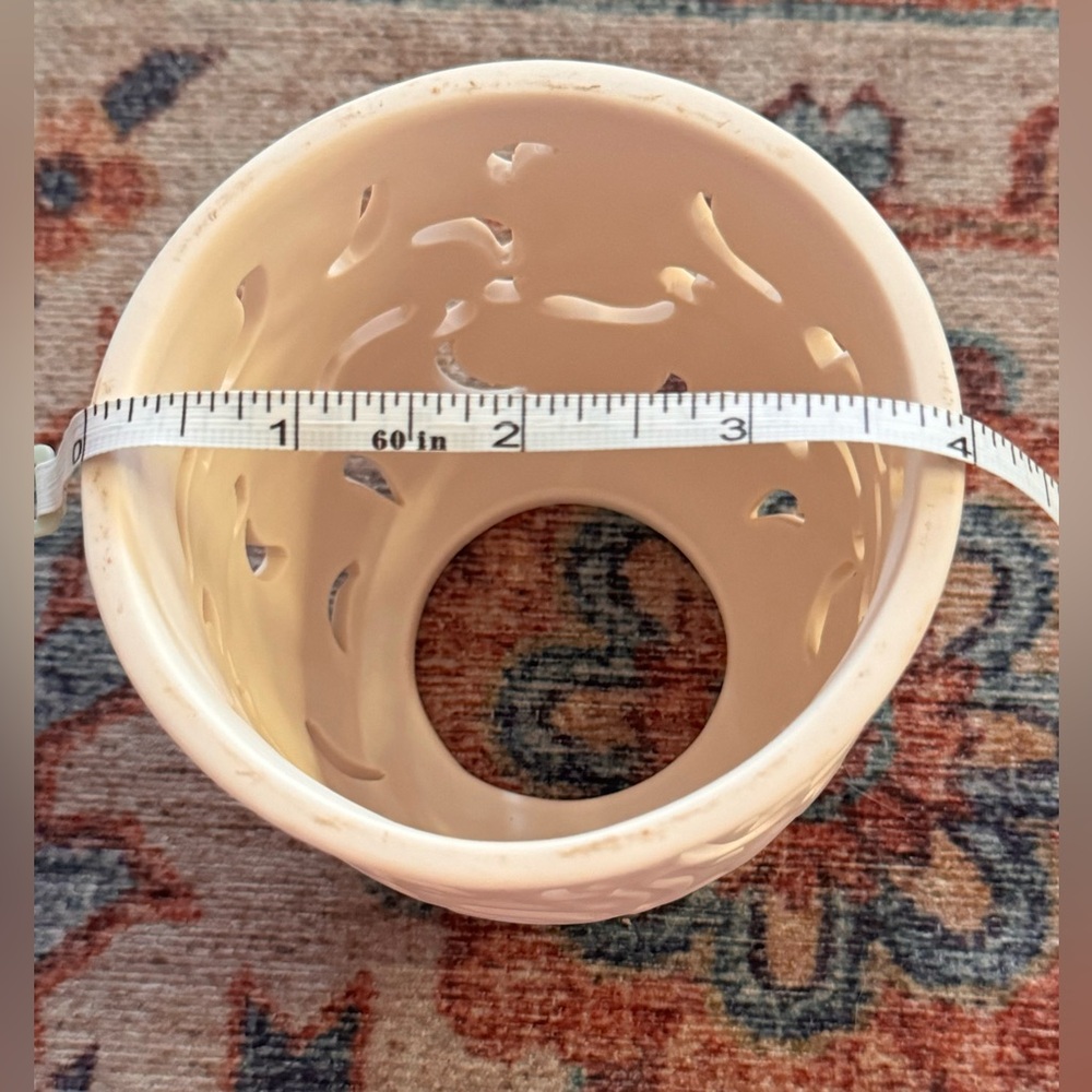 Avon Cream Ceramic piece - Picture 3 of 7
